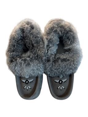 Laurentian Chief Moccasin Slippers for Woman Orlon Beaded Slippers Fur SZ 7